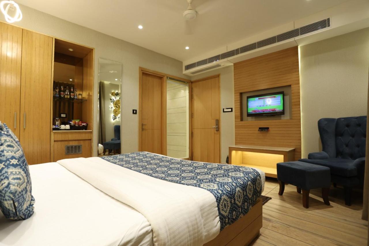 Jrd Luxury-Business Hotel Nueva Delhi Exterior foto